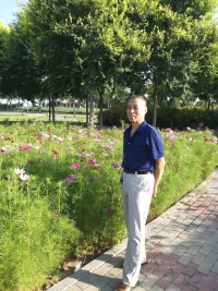 养育者对孩子的伤害最容易造成抑郁情绪，因为被养育者对养育者的伤害既恐惧又害怕，还要依靠其生存，不能够逃离。这个心里状态造成被养育者的矛盾纠结心里，从而形成抑郁情结。配图