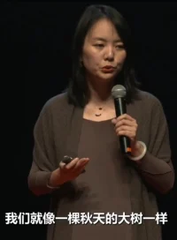 雖然枝條很多，根卻只有一條；穿過我青春的所有說謊的日子，我在陽光下抖掉我的枝葉和花朵；…………………………………………配圖