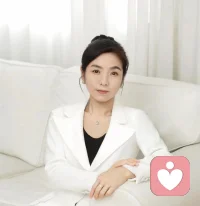 人是可以貌相的，因為性格會寫在臉上，人品會刻在眼中，生活方式會顯現在你的身材，情緒起伏會表露于你的聲音。

家教看站姿就知道了，審美看衣服就知道了，層次看鞋子就知道了。投不投緣，吃一頓飯就能知道了。配圖