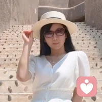 人是可以貌相的，因為性格會寫在臉上，人品會刻在眼中，生活方式會顯現在你的身材，情緒起伏會表露于你的聲音。

家教看站姿就知道了，審美看衣服就知道了，層次看鞋子就知道了。投不投緣，吃一頓飯就能知道了。配圖