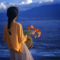 咨詢師與來訪者一問一答中，貌似風(fēng)平浪靜，實則暗流洶涌，這一過程頗似太極拳法中的“互推”，咨詢師不斷發(fā)問，來訪者隨意回答，看似咨詢師被動反應(yīng)來訪者所說的內(nèi)容，實際卻是二者互相激發(fā)，相互帶動的過程，咨詢師與來訪者間的互動是一個循環(huán)的過程，其中一方的回應(yīng)可能會啟動另一方更深入的話題，進而又帶動對方的新反應(yīng)，咨詢師每次發(fā)問所選擇聚焦的重點，忽略的細節(jié)，強調(diào)的某些字眼，都隱藏著諸多的意義與認知角度，這些都會影響來訪者的直覺與感覺，使其對自己問題的界定發(fā)生改變，可以不再受未完成事件的影響，可以不受自卑感作祟，可以不受非理性想法的控制，因此咨詢師每次發(fā)問都會激發(fā)來訪者新的，更貼近現(xiàn)實意義的思考與行動，在不斷變化的提問暗示下，來訪者開始思考如何運用既有的個人資源建立正向的可實現(xiàn)的目標，去面對和處理當前的困難。配圖