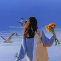 足夠好的父母應該從孩子小的時候無微不至照顧逐漸轉變?yōu)槁笸耍角啻浩诤蠓攀肿尯⒆影l(fā)展獨立性和自主性。 ???配圖