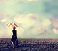 為什么很多人戀愛時很好，一旦結婚就會出現問題，因為戀愛本質是一種情感交換，而婚姻的本質是一種價值交換。價值是比情感高一個維度的東西，戀愛時只要感覺好就可以，讓彼此雙方方開心就可以，就感覺非常快樂。而結婚后決定婚姻是否長久，是要看彼此雙方能夠給對方提供長期穩(wěn)定的價值，我們說婚姻的穩(wěn)定就是夫妻雙方在彼此的利益鏈條中尋找一個平衡點，一個牢固婚姻，就像戰(zhàn)友一樣分工明確，像團伙分贓均勻，不然就很難走到最后……
        這樣的觀點聽起來似乎很殘忍，然后這就是世界的真相，人性的本質！配圖