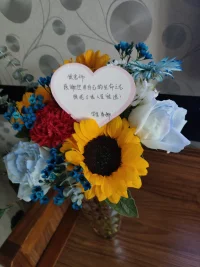 千里之外的温暖……
        今天突然收到来自千里之外的问候和敬意！很温暖！
        作为咨询师我只做了我该做的……
        来访者的敬意让我更加坚定了心理工作的信念！感谢十几年来所有来访者，是你们的努力助我更加勤奋的去探索，使得自己的内在更加充盈，人生更加光彩！
​