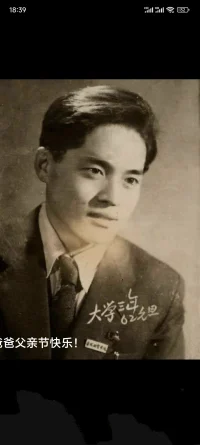 父親節到了，爸爸早已去了天國，但我卻感覺他一直陪伴在我身邊，周全、護佑著我。生前女兒的禮物、電話、陪伴相隨，如今異度空間，女兒的尊寵、愛意也一定要讓您知道！
       女兒是父親的前世情人，我真有這種感覺，我記得父親歡笑的時候我由衷的開心，他病痛痛苦的時候我深深的心疼。
       天國沒有病痛吧，爸爸，女兒愿您快樂！想把所有的幸福都送給您！
       1愿來生角色互換，讓我有更多的精力和時間來陪伴您！
       祝福天下所有的爸爸們父親節快樂，幸福歡喜伴左右，平安順遂度余生！配圖