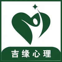阿德勒有一句名言：
幸運(yùn)的人一生都在被童年療愈啊，不幸的人一生都在療愈童年啊。
但后邊兒還有一句話：其實(shí)真正的療愈要從你放下童年那天開始。
就是你不要老把童年那點(diǎn)事兒當(dāng)回事兒，然后療愈才會(huì)真的開始，就是當(dāng)你放下和超越童年的時(shí)候，療愈才會(huì)真的發(fā)生啊。配圖
