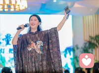 不去抗拒自己成為自己
恬靜是你
溫柔是你
率性是你

………
一騎絕塵、驚鴻一瞥也是你

當你允許自己成為自己
三千面相皆是你

而你～就是你人生最美的風景??早安[太陽]配圖