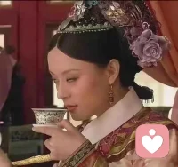 今天繼續來分享自戀者的特征
自戀者不是以正常的分享關系來獲得正常的依賴和相互依賴。而是一種操縱性、寄生性的關系。在這種關系中客體被誘惑并被控制，自戀者以此來獲得主體保持全能感和保護性的外殼。配圖