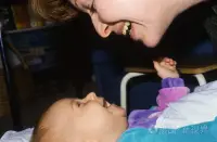 您如果用心去觀察嬰兒或幼兒，陪伴TA的成長，這過程你會有許多的發現、許多的驚喜、許多的快樂，這是一個神奇和美妙的世界。配圖