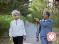 不管父母是相敬如宾，还是争吵不断，成年子女做好不要干预父母的感情。几十年如一日，他们已经形成了自己的相处模式，子女如果用公平的原则去评判父母的感情，去帮助一方，批评指责另一方，最终会破坏他们的感情。