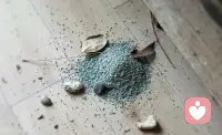 分手時的不舍或傷害感，并不代表感情還深厚，那不過是你或雙方沒有處理應該更早處理的矛盾，一直拖拉和逃避的后遺癥罷了，不知愛已變成害。???配圖