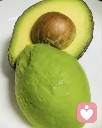 人與人之間的關(guān)系
總是在親密中夾雜著不安
越是懷疑自己的人
越會將這些不安投射在關(guān)系中
人人都想要快樂舒適的關(guān)系
但這需要經(jīng)營
需要透過對方的情感來看見自己
并且愿意持續(xù)的往前走
這很難
因為前行之路要經(jīng)歷萬千苦痛
才會蛻去那些附著在無意識的代際傳承配圖