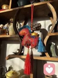 过于理性化的人，走出困境的办法是投入生活，而不是在各种理论里打转，或者说用各种理论来防御自己投入生活。 ​配图