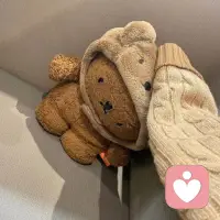 一个对自己满意度很高的人，不会经常向外去嫌弃和挑剔别人，因为ta不需要通过贬低否定别人，来确认自己的价值和抬高自己的位置。配图