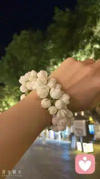 从来不敢依赖别人，往往只是一种假性独立。真正独立的人，并不是不能去依靠他人，而是懂得在该依靠的时候坦然去依靠，而这恰恰正是人格独立的一种体现。