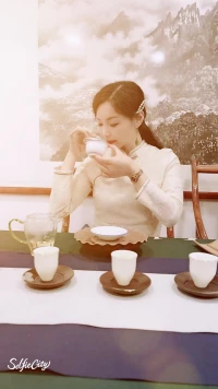 把自己活成一道光，因为你不知道，谁会借着你的光，走出了黑暗。请保持心中的善良，因为你不知道，谁会借着你的善良，走出了绝望。请保持你心中的信仰，因为你不知道，谁借着你的信仰，走出了迷茫。请相信自己的力量，因为你不知道，谁会因为相信你，开始相信了自己。借由这首诗表达了我内在的心声，所有的生命都值得被温柔以待，心理咨询就是生命影响生命的历程。感谢你的来访，我的伙伴们，如果你愿意，我很乐意去了解你……