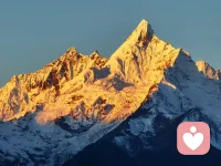 王陽明和友人同游于南鎮，友人指著巖石中間的花問道：“天下無心外之物，如此花樹在深山中自開自落，于我心有何關聯呢？”

王陽明回答：“你未看此花時，此花與你的心同歸于寂；你來看此花時，此花顏色一時明白起來，所以就知道此花不在你的心外。”

萬法由心造。境隨心轉，也富含當代心理學認知療法的哲理。世間大道在道德層面是相通的，99％的知識是重復的，不同的是觸發每個人內心覺醒和感悟的時間點不同。配圖