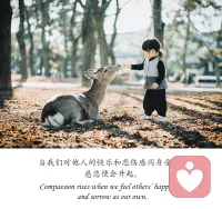 #育儿#无用之用有大用。一切和美相关的体验好似都没有实际用处。花草、艺术、游戏、手办等等。脱去功利的外衣后，会发现对美的感知和体验才更接近人的精神需求内核。心理学家洛温菲尔德在其专著《童年游戏》中写道：“若是没有充分游戏的机会,那么就不会有正常与和谐的情感发展。”

游戏本身也是一种心理治疗与治愈的因素和源泉。儿童游戏治疗已经是儿童心理咨询中一个非常重要的技术了。教育部禁止幼儿园时期提前学习小学课程，就是充分了解幼儿时期游戏对儿童发展的重要性。做与智力年龄匹配的活动对孩子来说会让他们体会到成就感，以及沉浸式学习——玩的体验。父母双方共同参与游戏也能加深亲子链接，起到陪伴和放松的作用。配图