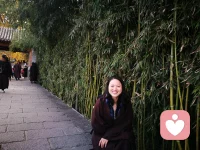 #活在此时此刻#今天周末，突然想预告下今晚9：00在平台直播体验下，分享关于女性一生不同时期的成长议题。有缘人来聊聊一刻钟吧。不敢说答疑，分享交流。

“有没有那么一瞬间，你突然发现……生活即是记忆，除了这飞逝即去的你难以把握的当下。所有皆是记忆……除了每一个正在逝去的现在。”
--田纳西·威廉斯《富贵浮云》
(TheMilkTrainDoesntStopHereAnymore)​​​配图