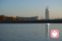 讀到傳統文化的雅稱覺得十分美好。一年四季四時都會有變換，我們又怎么能苛求生活里沒有起伏呢。春播夏長，秋收冬藏。只需要相信播種和努力永遠不會嫌晚。為每一個未知的明天加油，期待一個更好的自己。

四季季節雅稱：
春東皇，夏長贏，
秋素商，冬元英

十二個月雅稱：
正月孟春，二月花朝
三月報春，四月清和
五月仲夏，六月林鐘
七月上秋，八月清秋
九月桑落，十月霜華
十一月隆冬，十二月暮歲配圖