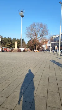 在婚姻生活中，對于被關心和被愛的渴望有著重要的意義。在一定程度上，這個渴望與個體的控制欲有關，希望自己在生活中處于主導地位，成為周圍人關注的焦點，害怕被人指責與看低。
      從個體立場來說，這樣的行為是完全沒有問題的，如果一個人因為想要獲得他人的溫暖、尊重、關心與愛而采取一些不合規的方式和態度，表現得就像一些筋疲力盡的人做出無可奈何的行為，也不失為一種較好的解決辦法。
      畢竟我們無法奢望可以不受到任何人指責，同時又總是被生活溫柔以待，總有一些無法避免的事情會擾亂我們內心的平和與穩定。配圖
