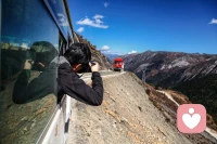 人生最大的悲哀，由于教育的先入為主，使我們過早的形成了“小認知閉環”，并且被緊緊的禁錮其中，無法看到更大的世界。

人生最大的幸運，是遇到了那么一個人或事，讓我們清醒的看到了自己認知閉環的局限，突破思維監獄，并構建更大的認知閉環。

每個人都活在自己的世界里，也都活在自己的執念里。我們現在腦門上流的汗，都是當年腦子里進的水。

如果仔細檢查我們過往犯過的那些錯誤，或者失去的各種機會，你會發現這些往往都是我們自己的“認知局限”帶來的，這不是別人蓄意破壞的。配圖