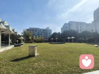 人活在世界上，請問有沒有內在的目的和外在的目的？往往兼而有之。
一個人努力奮斗，希望取得某種成就，這是外在的目的。
另一方面，作為一個人，能否成為一個完整、完美的人？這就牽涉到內在的目的。
因此，人生的幸福何在？就在于能夠抵達人之所以為人的形式與實現。這句話含有深意。如果只談人生的幸福，每個人看法都不一樣，同一個人在不同的人生階段也會有不同的看法。
亞里士多德作為哲學家，對幸福做出基本的規定—“幸福在于達成一個人所應該達成的最完美的形式和實現。配圖