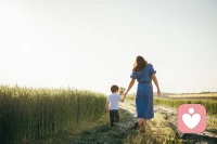 最重要的是，要有很多很多的爱，很高很高的安全感。
因为“童年得到的爱，会是长大后的光”。
这些光会撑住那些难熬的日子，在孩子痛苦难过时，为他的内心注入能量，告诉他：别怕！往前走，父母在守护着我呢！


(我每天都在想他……）