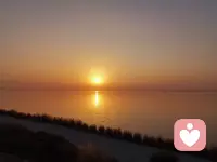 不必问世界需要什么，问问自己，什么事让你变得生机勃勃，充满活力，然后就大胆去做。 
                               ——霍华德·瑟曼