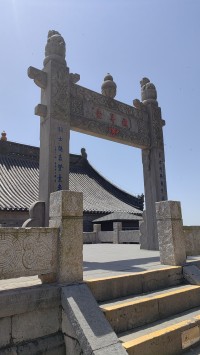 我发现智能气功预备式的8句口诀很有意义：
顶天立地，
形松意充，
外敬内静，
心澄貌恭。
一念不起，
神注太空，
神意照体，
周身融融。