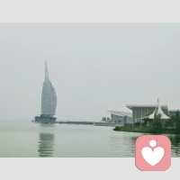 你生命的前半輩子或許屬于別人，活在別人的認為里。那把后半輩子還給自己，去追隨你內在的聲音。配圖