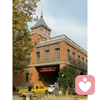 人們總覺得是選擇決定了最終的結果，但實際上真正決定結果的往往不是選擇，而是選擇之后的行動。這也就是為什么有的人能把一手好牌打爛，而有的人能把一手爛牌打好。
人生就像一場旅行，每個人的面前都有很多條不同的路線，沒有哪一條路是最好的，各有取舍，各有千秋，每條路都有每條路的風景，只要選擇時別太盲目，選擇后別太糾結，每條路都能走出愉悅的心情。配圖