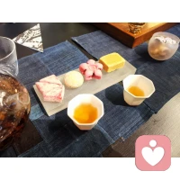 心理咨詢的作用原理，通過咨詢師的無條件理解與接納，讓來訪者體驗到一段新的健康安全的關系，去取代受傷的舊關系。從而發展出自我的力量，慢慢強化面對創傷的復原力，實現自我療愈。
最重要的是，一定要相信，你值得更好的生活。
你永遠有能力重寫命運。配圖