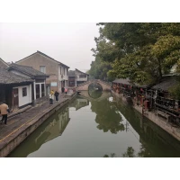 這世界上沒有人可以傷害你。多數(shù)時候我們受傷，都是因為你把自己最柔軟的部分向他敞開了，你默許了對方的欺凌。配圖