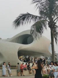 情感隔離包含兩個方面：一是覺察不到自己的情感；二是覺察不到別人的情感，或者說，缺乏共情的能力。配圖