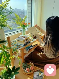 不必站在50歲的年齡，悔恨30歲的生活，也不必站在30歲的年齡，悔恨17歲的愛情。
我們不能站在后來的高度，去批判當年的自己，這不公平。
如果重來一次的話，以當時的心智和閱歷，還是會做出同樣的選擇，試著與自己和解吧，去接受每一個時期的自己。配圖