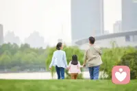 童年不是流水線，不該用“完美”的標(biāo)準(zhǔn)去打磨。那些被允許自由探索、試錯(cuò)、表達(dá)的孩子，看似“不完美”，卻在點(diǎn)滴中積累著面對(duì)未來的底氣。配圖