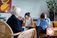 在正常的發展階段中，追求獨立自主時產生的沖突如未能充分解決，這個人就容易感到羞恥與懷疑，同時羞恥感是一種對無助的表現，懷疑則反映在當維持與他人的關聯性時，卻無法保留自己獨立的觀點。配圖