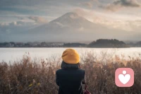 自我照顾的能力如果严重受损，危害自己的行为就会有许多形式，包括慢性自杀、自残、饮食失调，药物滥用、冲动冒险以及反复卷入被剥削和危险的情感关系中。配图