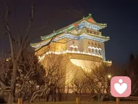 真正的爱情是需要通过一些事情来检验，光有花前月下是远远不够的。