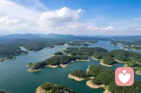 情绪，是心理健康最直接的信号。
开心、难过、生气、焦虑，都是正常的。
真正伤心理的，不是情绪本身，而是：
长期压抑、反复内耗、无人倾诉、自我否定。
 
坏情绪堆积久了，会慢慢变成：
失眠、疲惫、敏感、多疑、自我怀疑，
甚至影响食欲、身体、人际关系和日常状态。配图