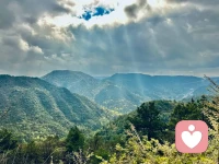 人生如行山。少年时见山是山，青年时见山不是山，中年后方知山还是山——这不仅是禅宗的观照，也是一颗心灵在时间中逐步展开的旅程。配图