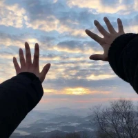 突然一瞬间像是到了另外一个世界，
但是刚有想在那里多待一秒的时候发现自己已经回到了现实，
神奇，却又有失落～配图