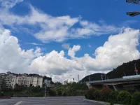 創傷，被看見，就有療愈效果。去講述，疼痛就減輕。有人陪著，光亮就會從裂縫中透進來。配圖
