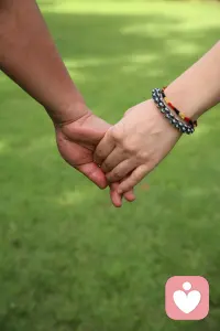 做個小游戲，只是個游戲。
“你會離開我嗎”？根據(jù)回答測試一下看看。
“你在說什么？”他不太在乎你。
“我永遠不會離開你”，他是在敷衍你。
“為什么問這個？”可能他準備離開你。
“不會的，怎么了？”他很關心你。
“我怎么會離開你？”他喜歡你。
“怎么這么問？是發(fā)生什么事了嗎？”他才是真心在意你的人。配圖