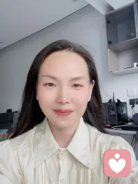人生的本質就是一個人活著，不要對別人心存太多期待。我們總是想找到能為自己分擔痛苦和悲傷的人。可是那些驚天動地的傷痛，在別人的眼里不過是小事一樁。

所以必須學會獨自面對生活中的困難和挑戰，同時接納內心的喜悅和快樂。與其對別人抱有太多期待，不如專注于自己的成長和內心的平衡。配圖