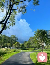 把每件事做到極致，才會有向上兼容的可能。

當一個人能深刻明白這個道理，那些壓榨、內卷，只不過是過眼云煙。拼命死磕自己的人，哪有空與垃圾情緒作斗爭，只會把負能量踩在地上碾壓。

普通人的哲學很簡單：安身立命，拼命奔跑。配圖