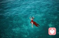 除了不好的狀態、糟糕的情緒，有更加隱蔽的東西需要被贊察和釋放，那就是我們的念頭。
頭腦是怎樣的一種邏輯程序呢?
它通過我們的眼、耳、鼻、舌、身、意，自發捕捉信息，然后自動加工合成各種念頭，它是不知疲倦、不會停歇的。
即便你告訴自己的頭腦靜下來，頭腦也依然會不斷地產生各種稀奇古怪的想法。
我們要做的就是觀察如其本然的實相，就是通過觀察自身來凈化身心，從而將苦連根拔除。配圖