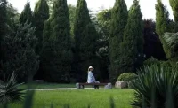怎樣培養出獨立人格的孩子？
首先不能太過的保護孩子，需要保護并且培養孩子的好奇心和探索欲以及獨特性。其次不要要求孩子過分禮貌，不過分壓抑孩子個性的發展，保持自己的獨立性和判斷力。不把成人世界復雜和情感和社會規范強加給孩子。所以，要培養出具有獨立人格的孩子，父母需要是在尊重孩子的個性基礎上去提供支持和引導，而不是過度的干預和控制。配圖