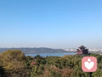 人生一定要努力，努力是人生的一種精神狀態。?與其要求自己一定要成為一個什么樣的人物，獲得什么樣的成就，不如磨練自己做一個努力的人。?只有努力了才可能成功，就算最終沒能實現夢想，也不會有太多的失望。?往往最美的不是成功的那一刻而是那段努力奮斗的過程。配圖